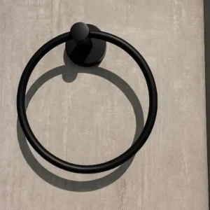 RRETH BLACK PER PESHQIRA